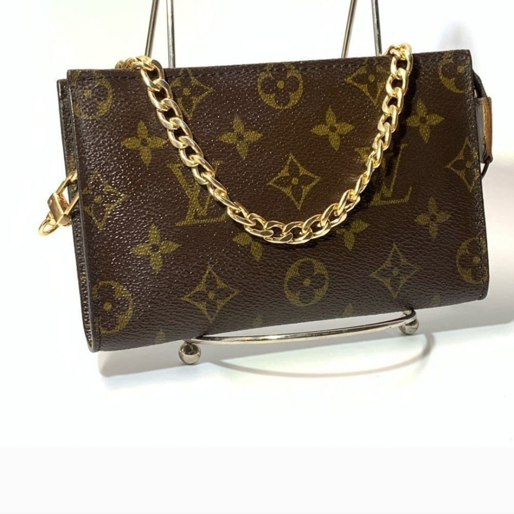 Louis Vuitton Monogram Clutch with Gold Chain. - Picture 2 of 14